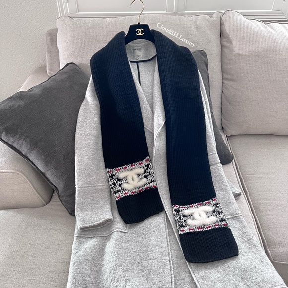 Auth Rare Chanel CC  Logo Black Wool Knit Scarf/ Muffler - New - Picture 2 of 8